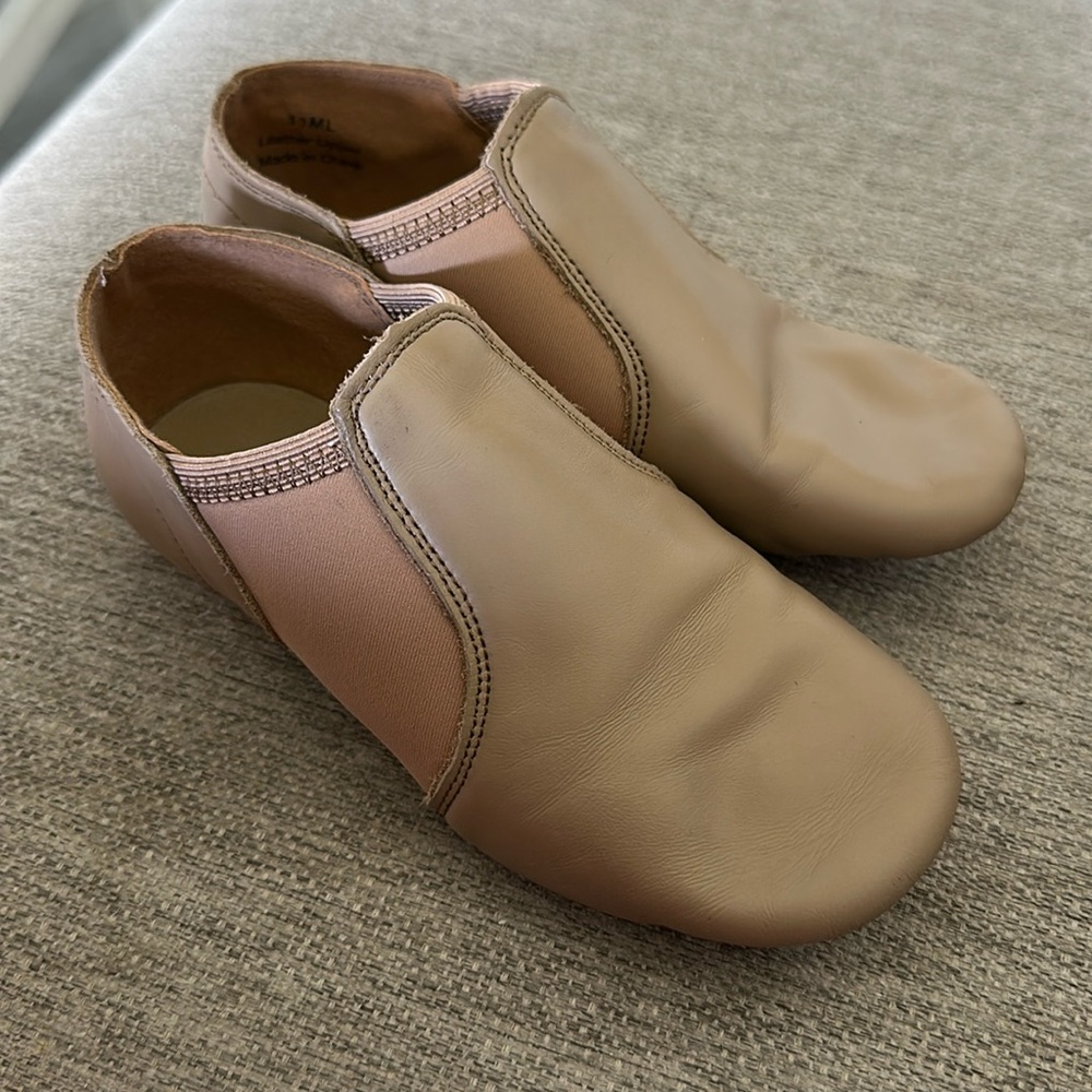 Ballet shoes for girls